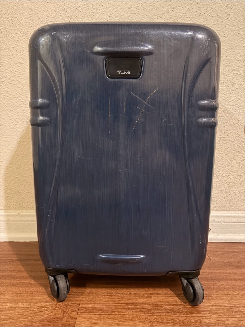 Tumi Tactics International Hard Side Spinner Carry on Navy Blue Luggage 21” Used